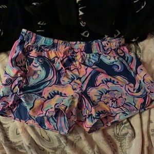 EUC Lilly Pulitzer run around shorts